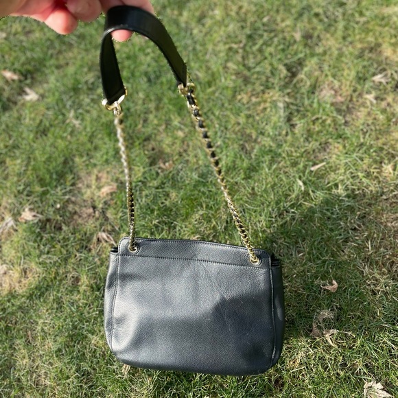 Tory Burch Bryant Quilted Shoulder Bag; Black and Gold - Picture 14 of 16